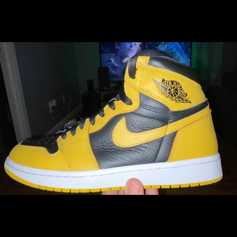Black and yellow pollen Jordan 1”s